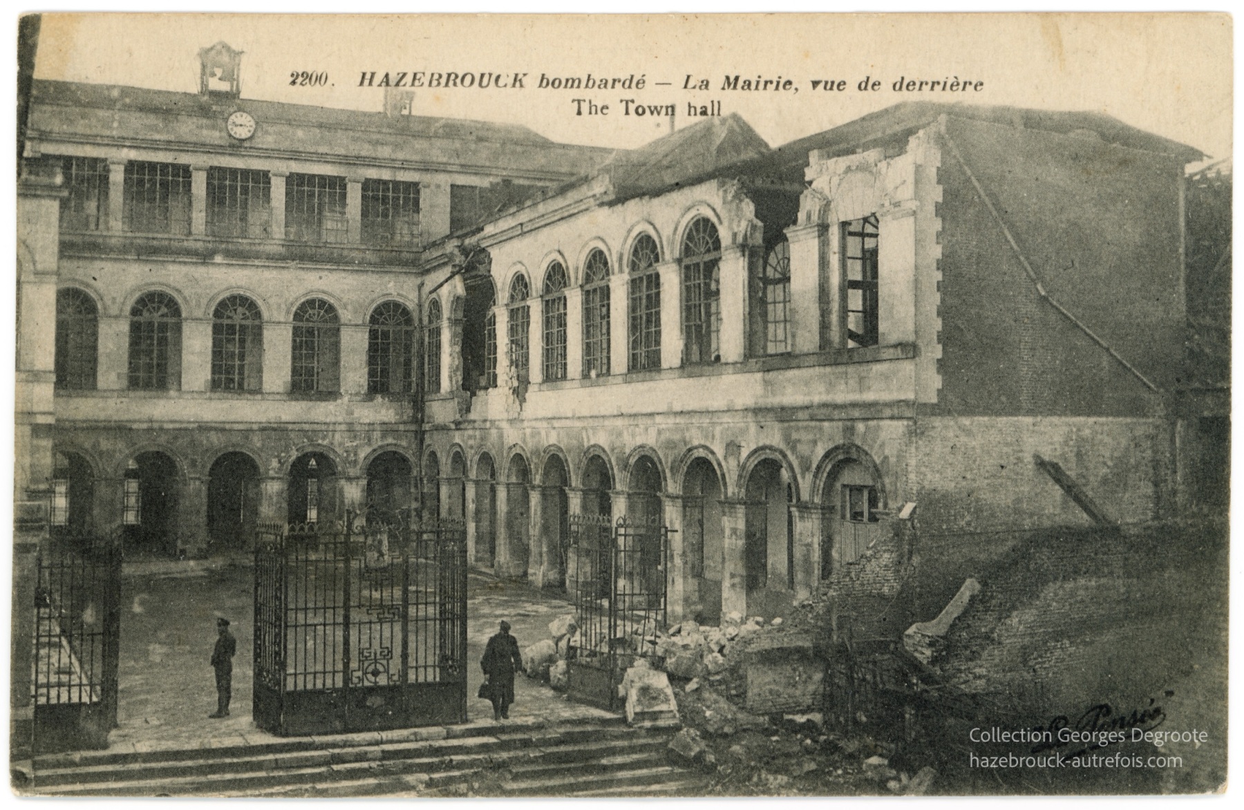 Hazebrouck bombardé - La Mairie, vue de derrière