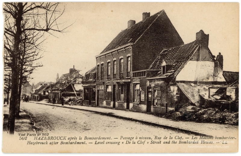 Hazebrouck après le bombardement - Passage à niveau, Rue de la