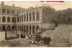 L'Hôtel de Ville bombardé