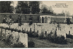 Le Monument aux Morts et le Cimetière Anglais