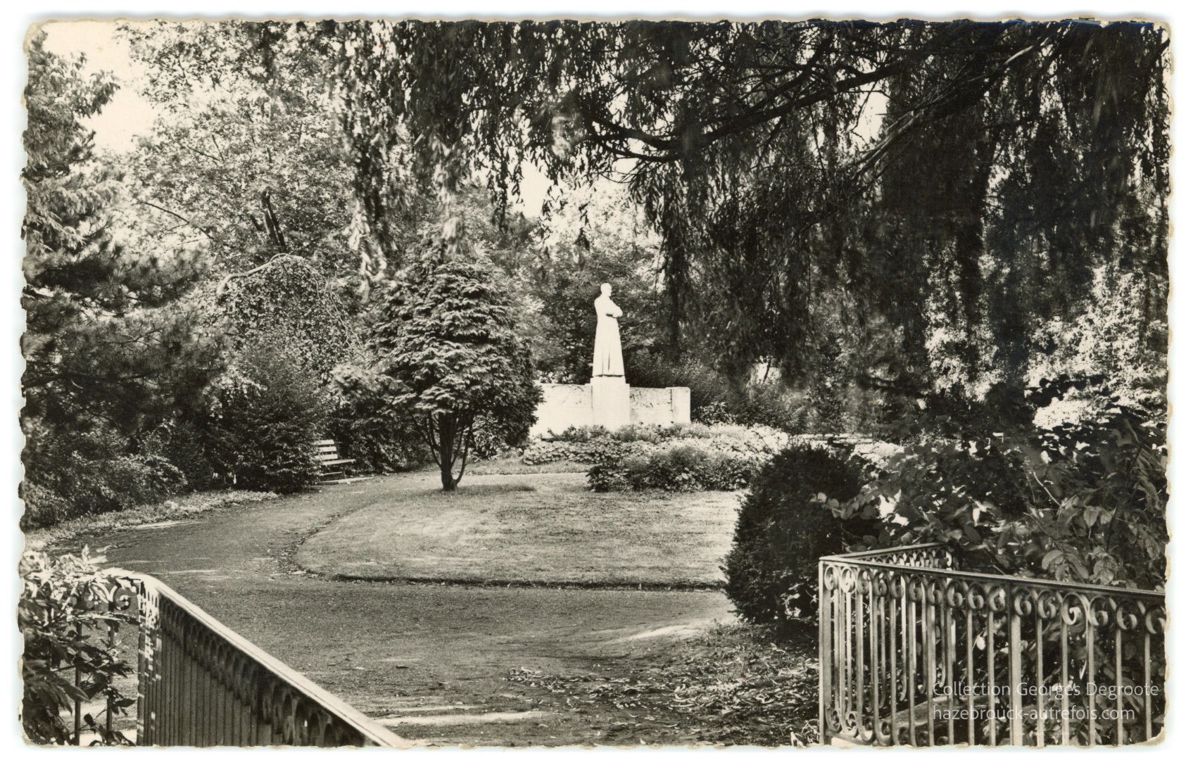 Monument commémoratif de l\'Abbé Lemire au Jardin Public