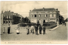 La petite place du square et la rue des Hollandais